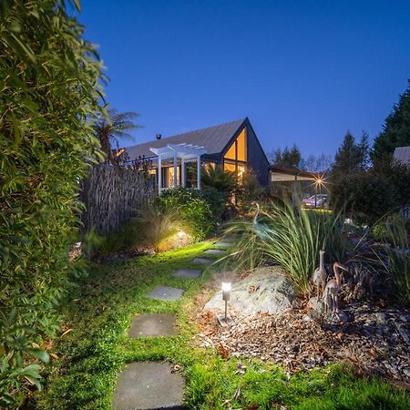 Alpine Rock B&B Te Anau Bagian luar foto