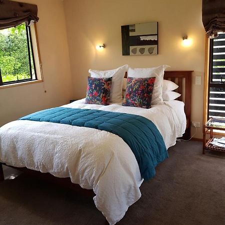 Alpine Rock B&B Te Anau Bagian luar foto