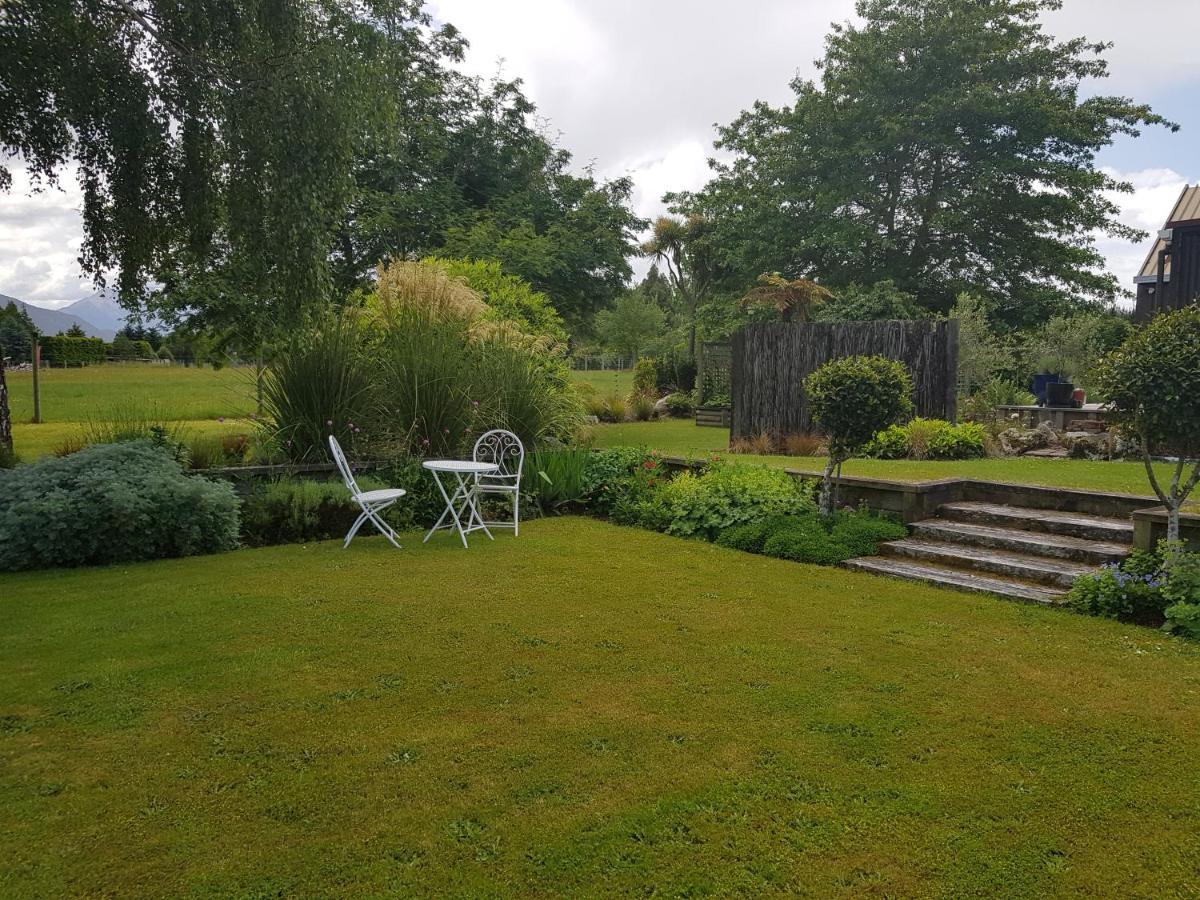 Alpine Rock B&B Te Anau Bagian luar foto