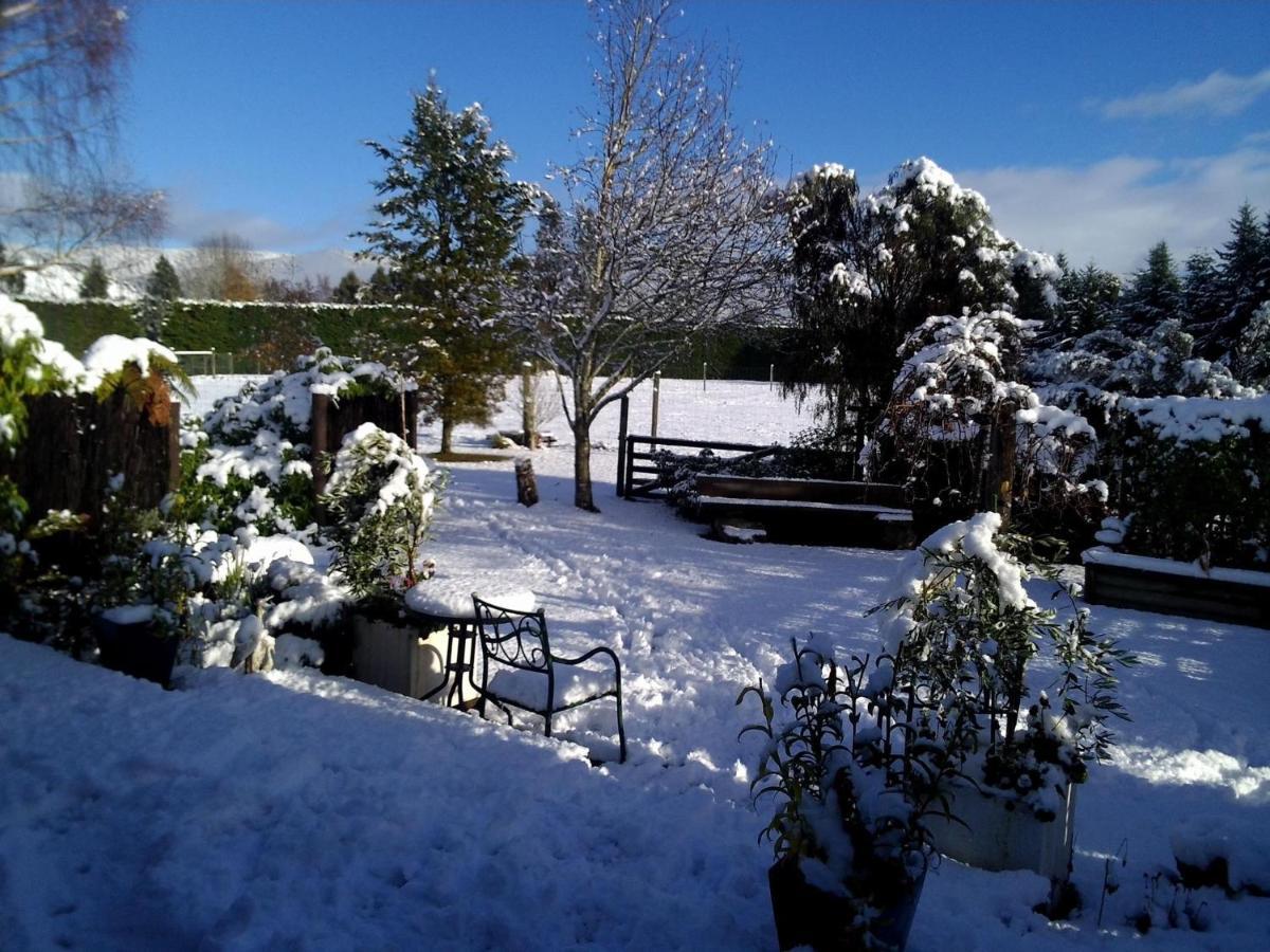 Alpine Rock B&B Te Anau Bagian luar foto