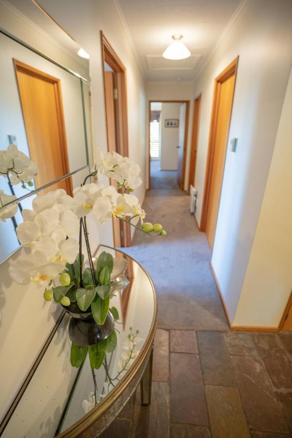 Alpine Rock B&B Te Anau Bagian luar foto