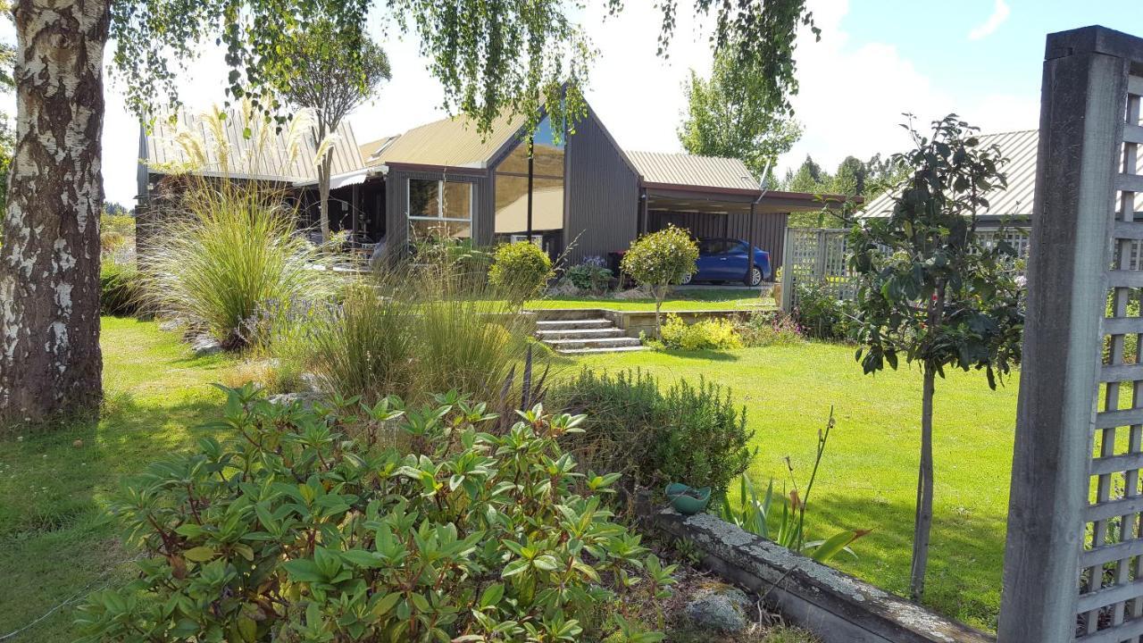 Alpine Rock B&B Te Anau Bagian luar foto