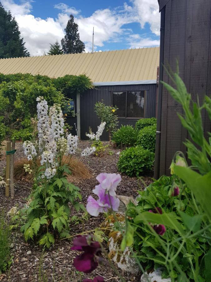 Alpine Rock B&B Te Anau Bagian luar foto