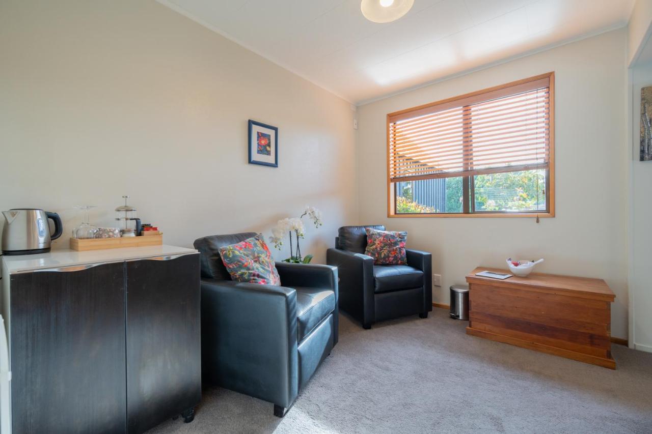 Alpine Rock B&B Te Anau Bagian luar foto