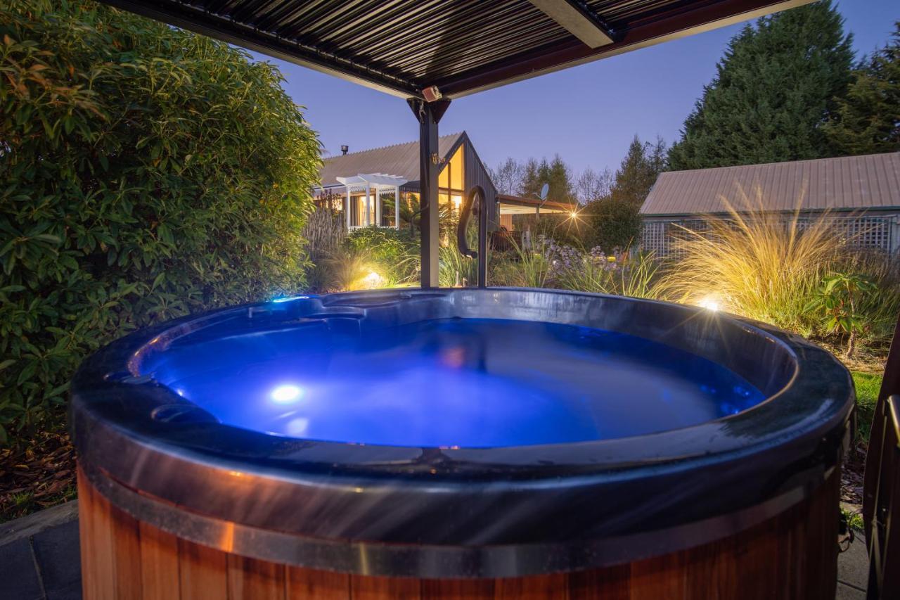 Alpine Rock B&B Te Anau Bagian luar foto