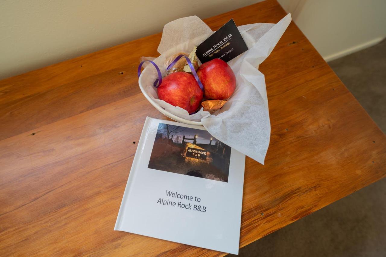 Alpine Rock B&B Te Anau Bagian luar foto