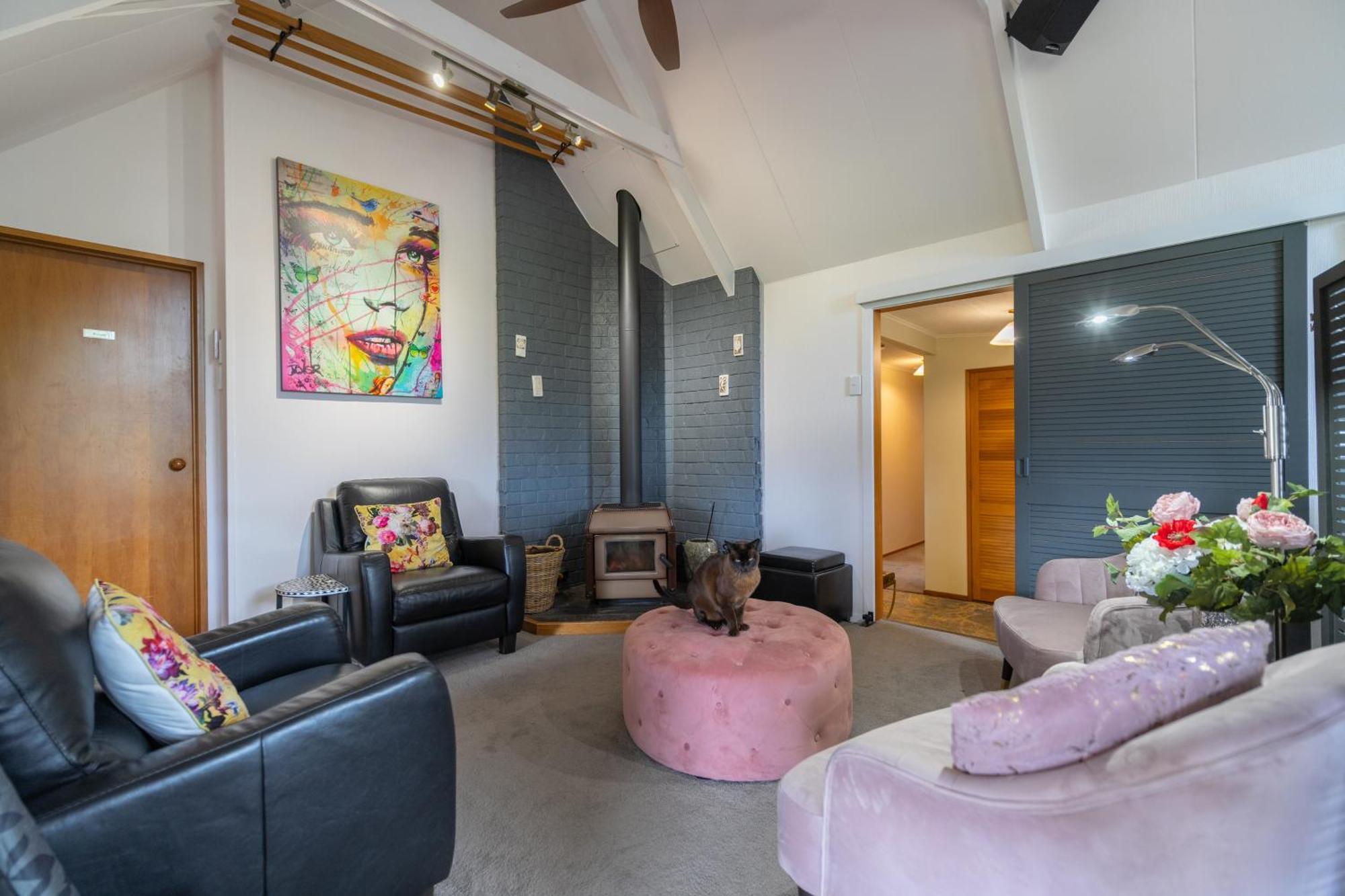 Alpine Rock B&B Te Anau Bagian luar foto