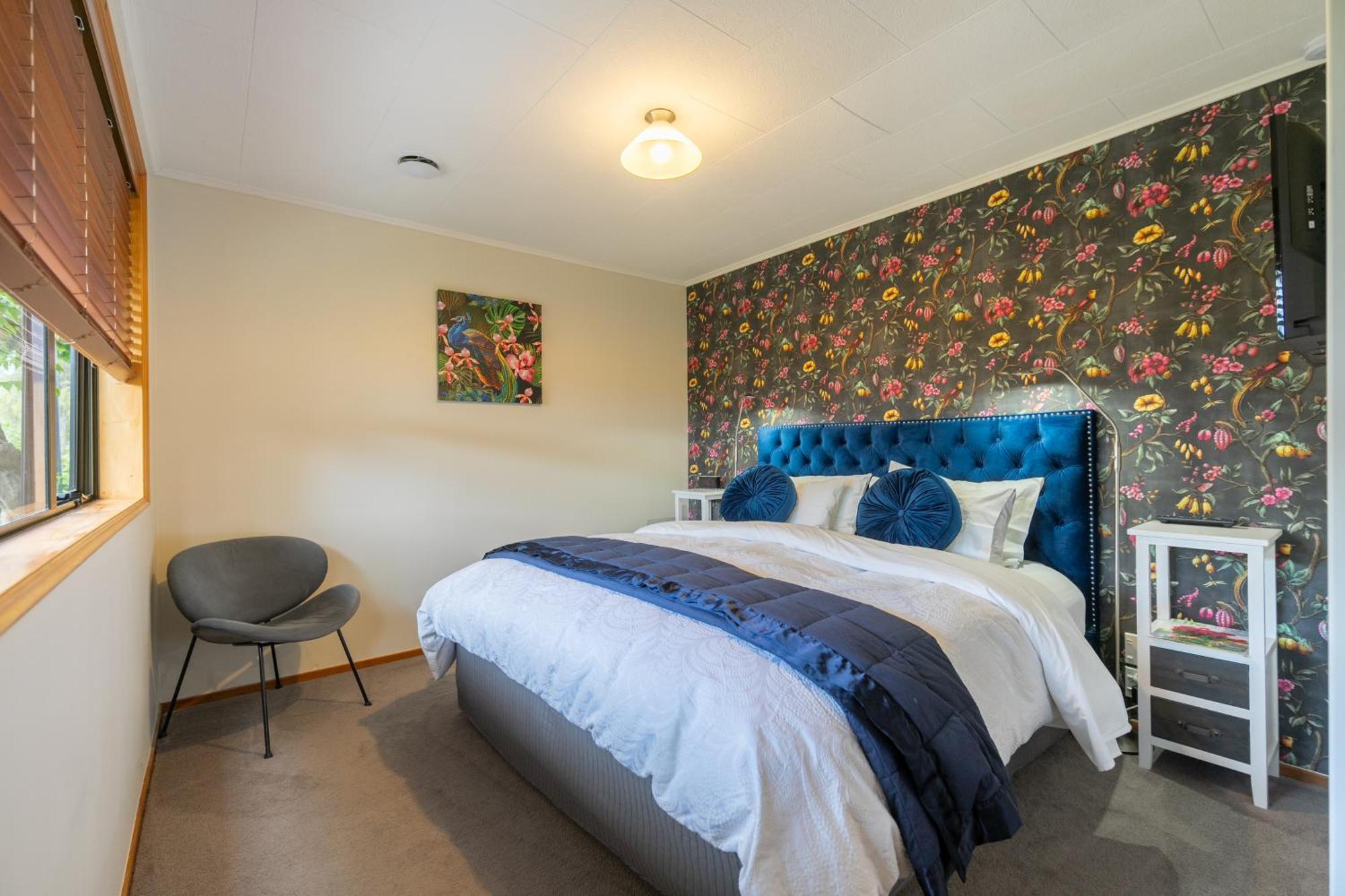 Alpine Rock B&B Te Anau Bagian luar foto