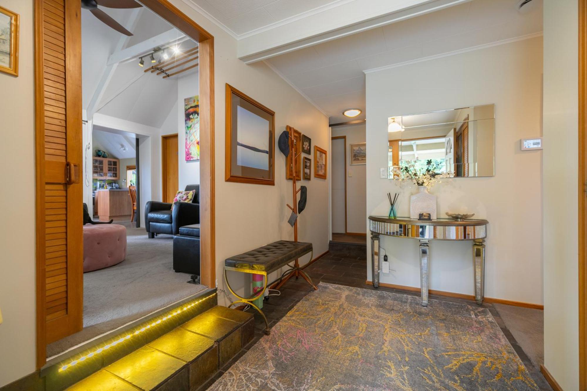 Alpine Rock B&B Te Anau Bagian luar foto