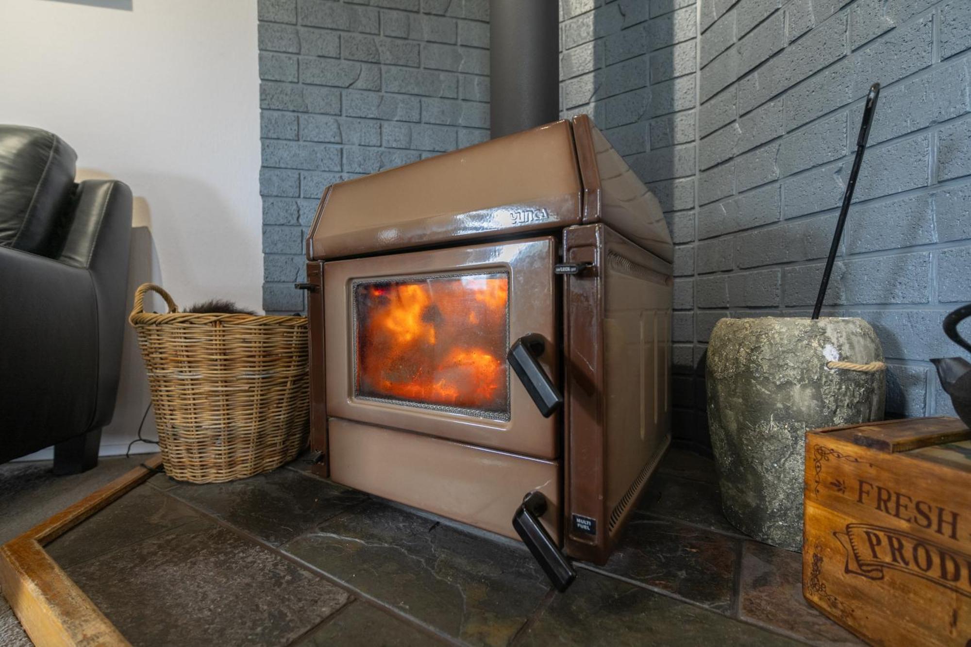 Alpine Rock B&B Te Anau Bagian luar foto
