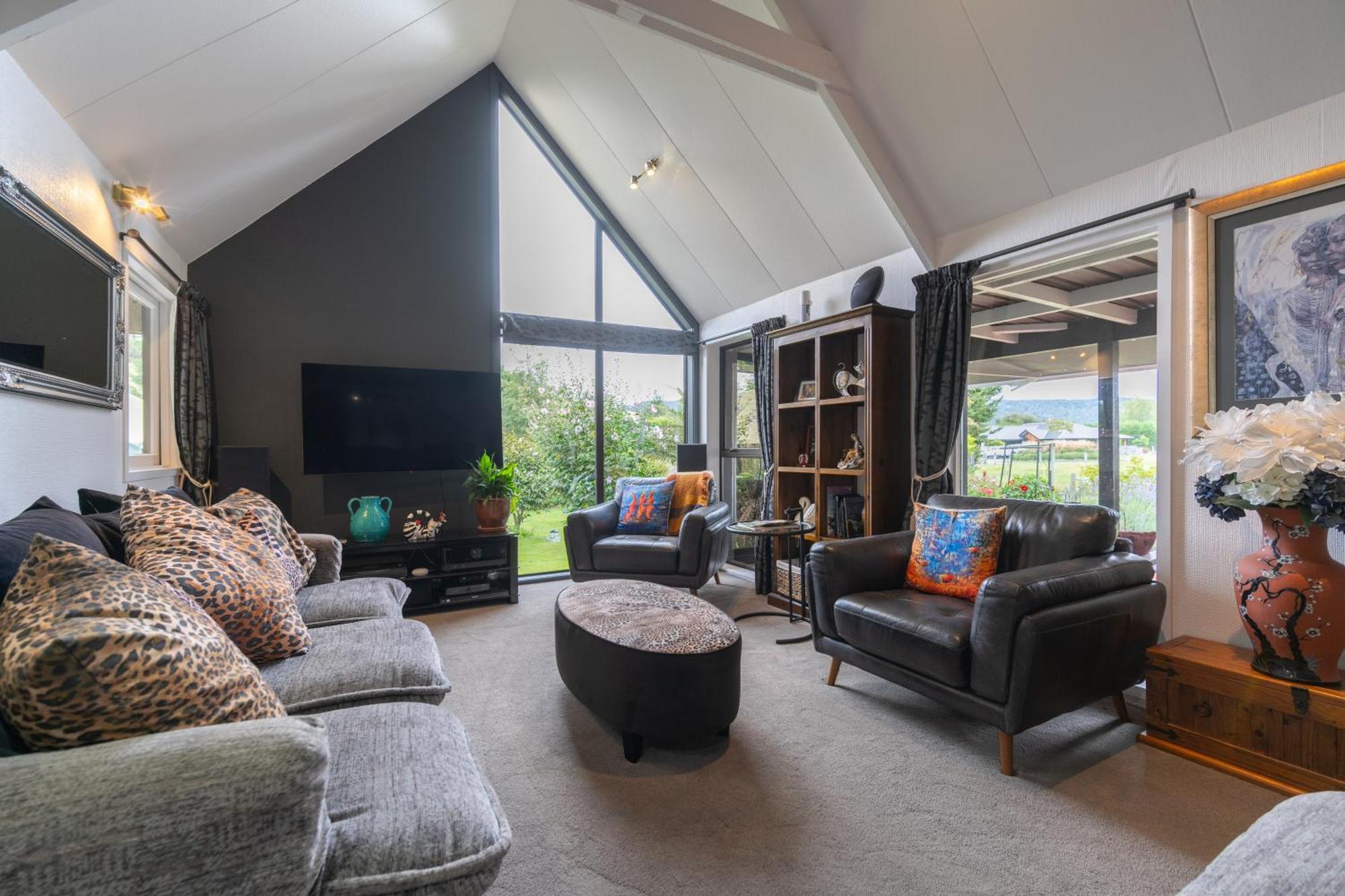 Alpine Rock B&B Te Anau Bagian luar foto
