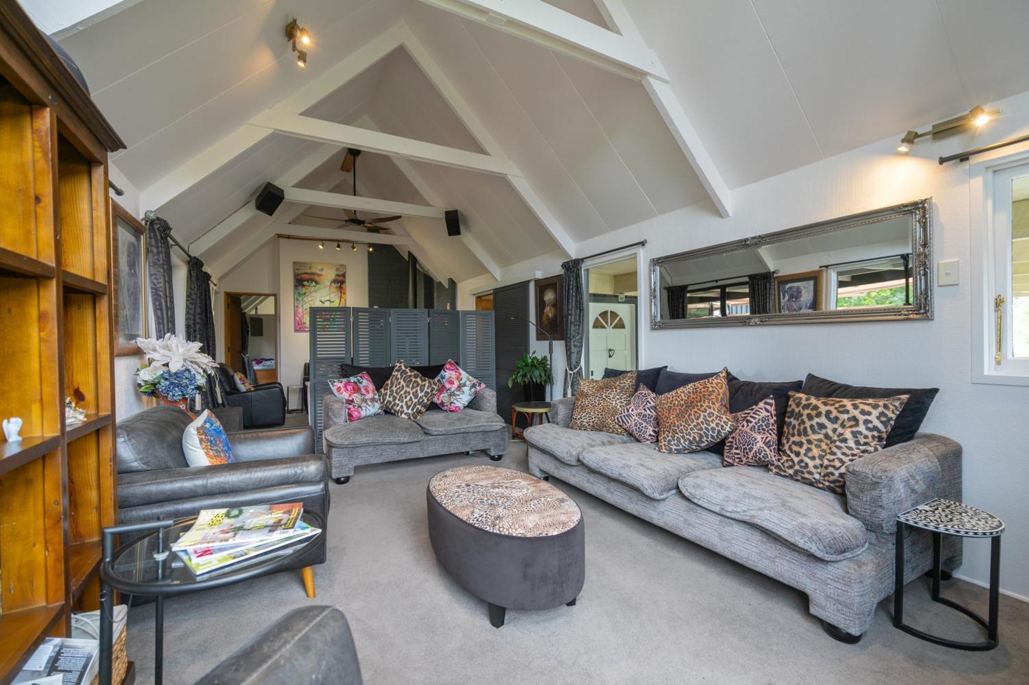 Alpine Rock B&B Te Anau Bagian luar foto