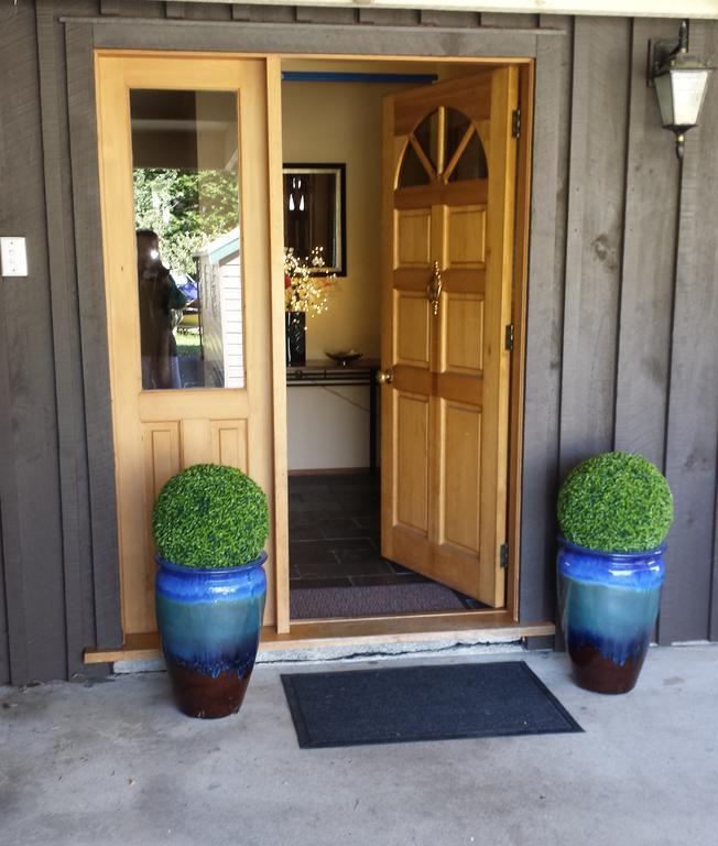 Alpine Rock B&B Te Anau Bagian luar foto