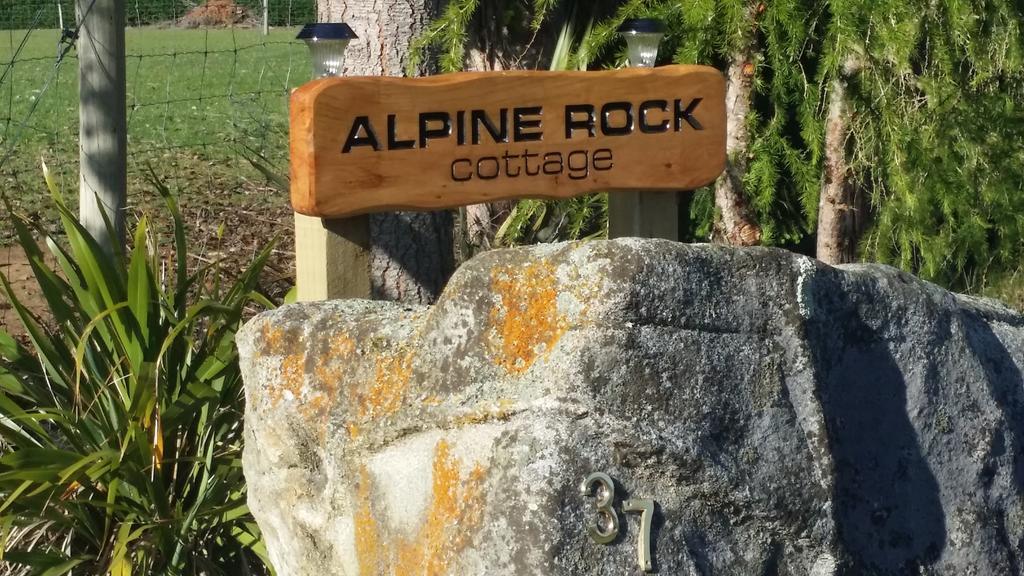 Alpine Rock B&B Te Anau Bagian luar foto