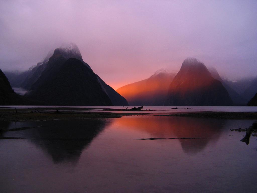 Alpine Rock B&B Te Anau Bagian luar foto