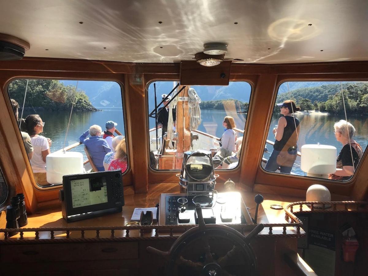 Alpine Rock B&B Te Anau Bagian luar foto