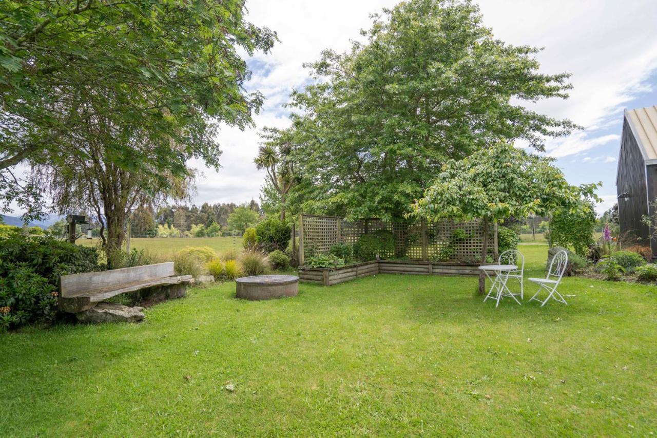 Alpine Rock B&B Te Anau Bagian luar foto